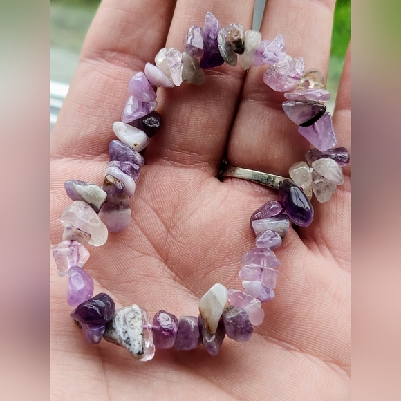 Genuine Amethyst Chip Stretch Crystal Gemstone Bracelets - Picture 4 of 4